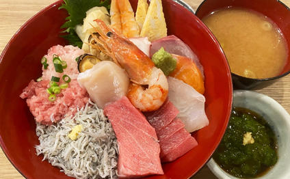 塩釜直送の鮮魚を堪能！えりすぐりのマグロが自慢