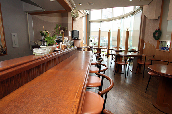 ティーラウンジ「エフ」