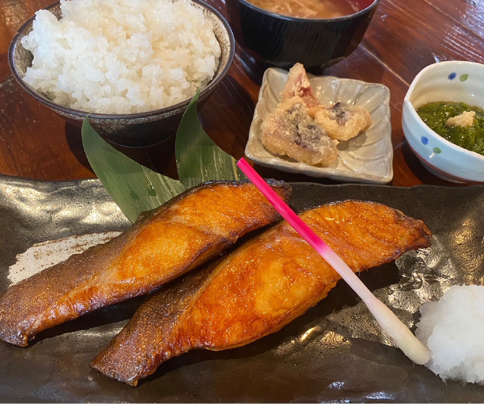 塩釜の市場から鮮度抜群の魚介を中心に